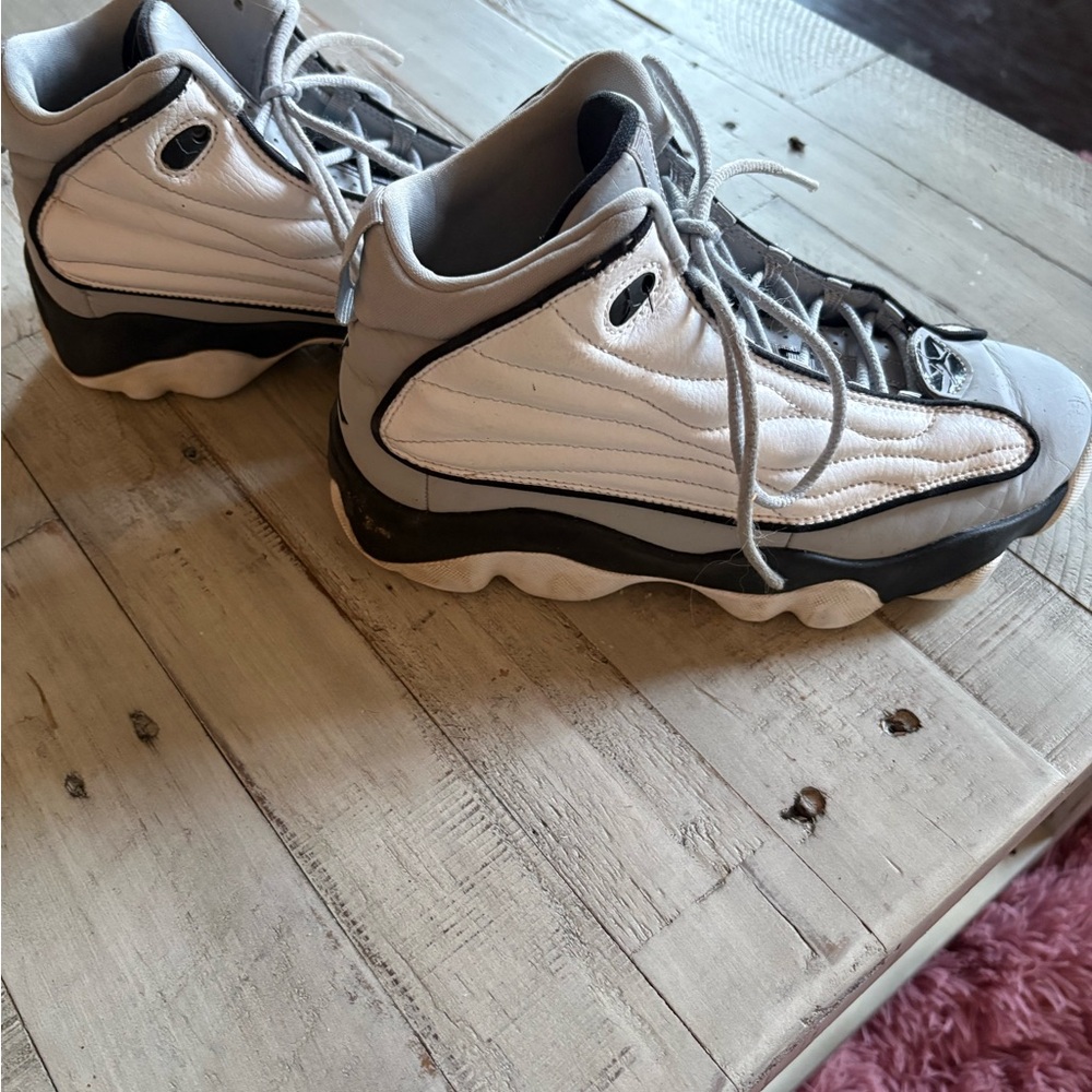 Air Jordan 13 Retro Low “Wolf Grey / White” Youth Size 5.5Y – Clean  407484-13